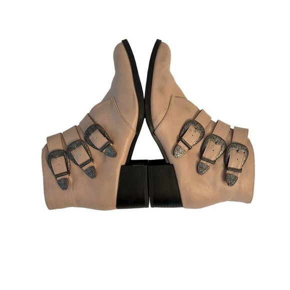 Qupid Taupe Side Zip Buckle Western Booties NWOT Size 8 - Picture 6 of 10